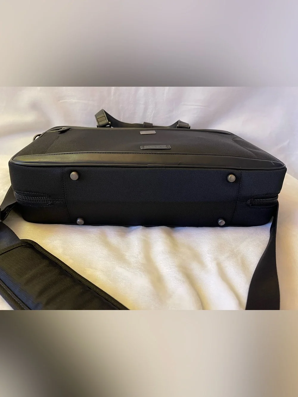 Lowepro Echelon Brief Premium Executive Laptop Bag - Fits 15